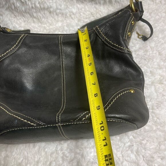Fossil Black leather bucket style shoulder bag stitch accent & brass hardwares - Picture 12 of 13